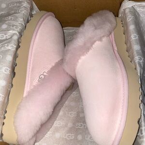 UGG Slippers size 10 New in box